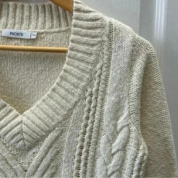 Ricki’s Cable Knit Sweater V-Neck Soft Pullover Fisherman Ivory Cream Small - Picture 9 of 15